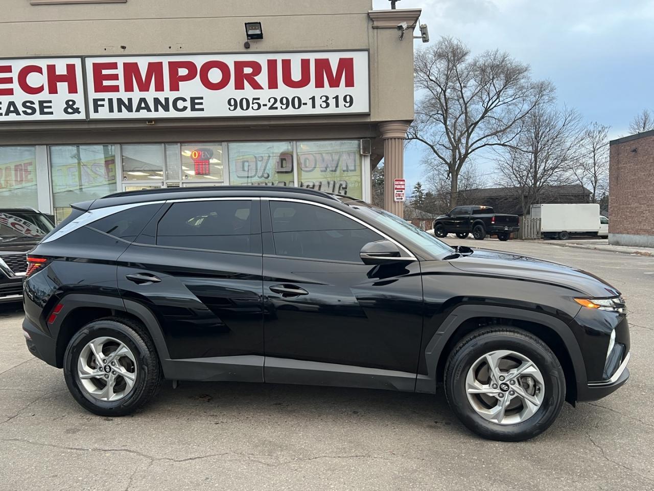 2023 Hyundai Tucson Preferred w/ Trend Pkg   Sunroof   Leather   Navi Photo3