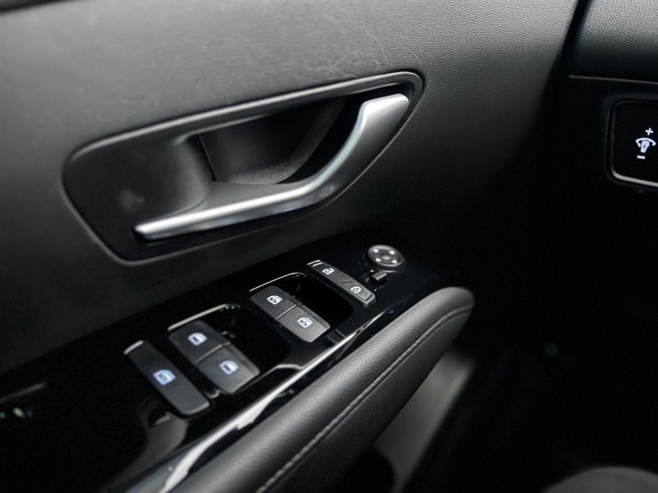 2023 Hyundai Tucson Preferred w/ Trend Pkg   Sunroof   Leather   Navi Photo