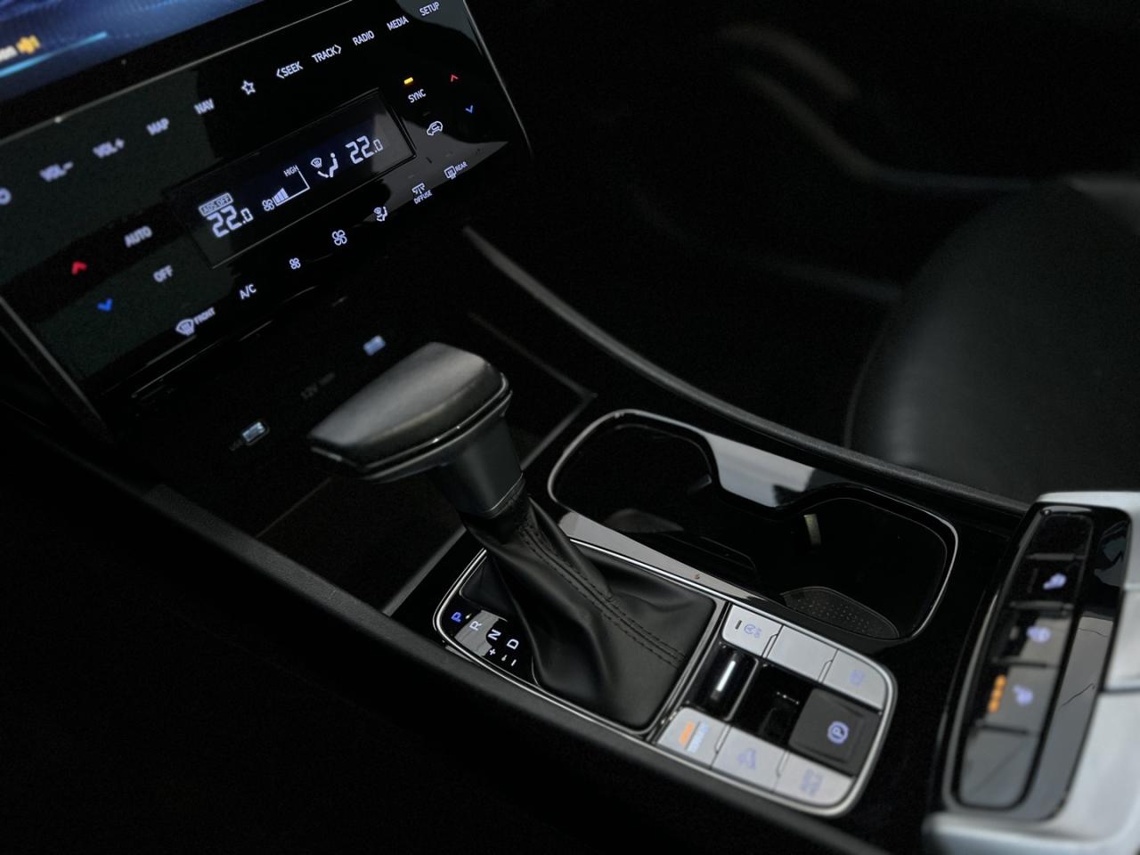 2023 Hyundai Tucson Preferred w/ Trend Pkg   Sunroof   Leather   Navi Photo