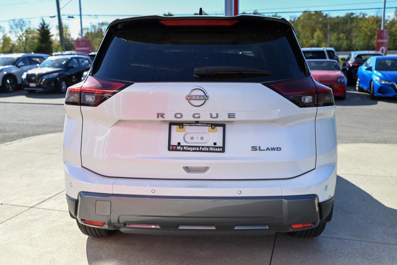2024 Nissan Rogue SL / NAVIGATION / HANDS FREE LIFTGATE/ WIRELESS CA Photo3
