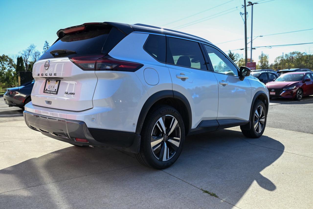 2024 Nissan Rogue SL / NAVIGATION / HANDS FREE LIFTGATE/ WIRELESS CA Photo4