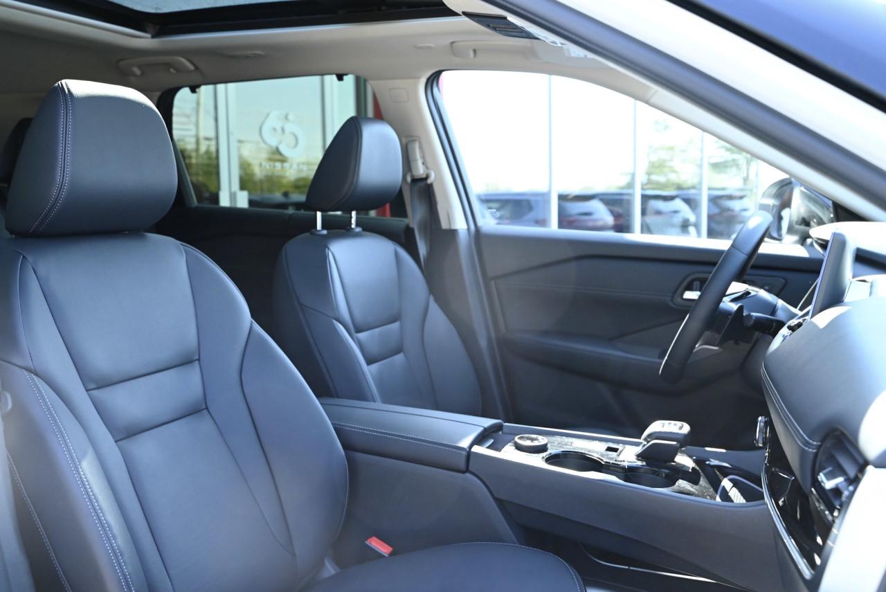 2024 Nissan Rogue SL / NAVIGATION / HANDS FREE LIFTGATE/ WIRELESS CA Photo