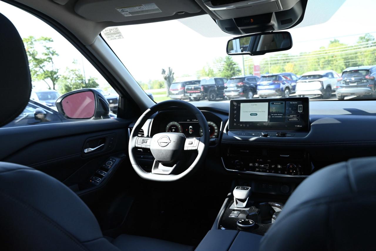 2024 Nissan Rogue SL / NAVIGATION / HANDS FREE LIFTGATE/ WIRELESS CA Photo