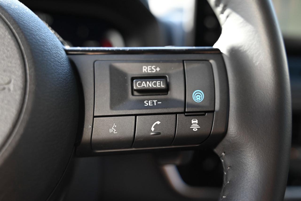 2024 Nissan Rogue SL / NAVIGATION / HANDS FREE LIFTGATE/ WIRELESS CA Photo