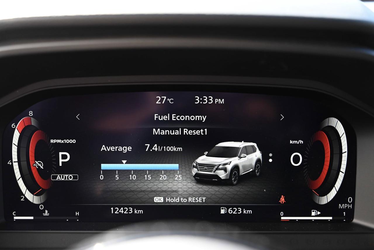 2024 Nissan Rogue SL / NAVIGATION / HANDS FREE LIFTGATE/ WIRELESS CA Photo