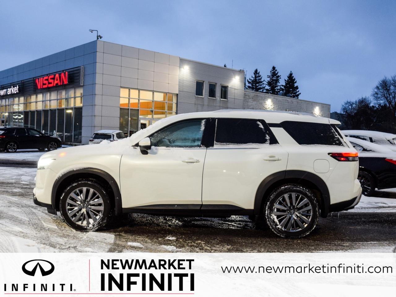 2024 Nissan Pathfinder ONE OWNER/PREMIUM PKG/CARFAX CLEAN Photo2