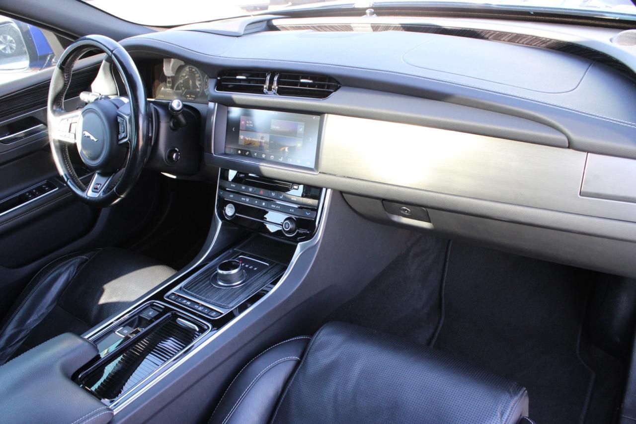 2017 Jaguar XF S AWD Photo