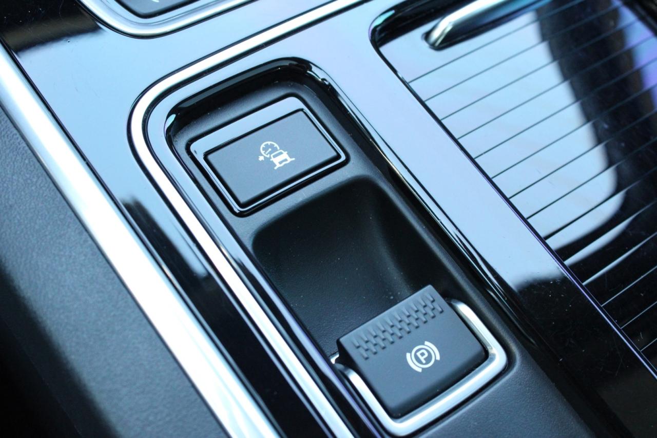 2017 Jaguar XF S AWD Photo