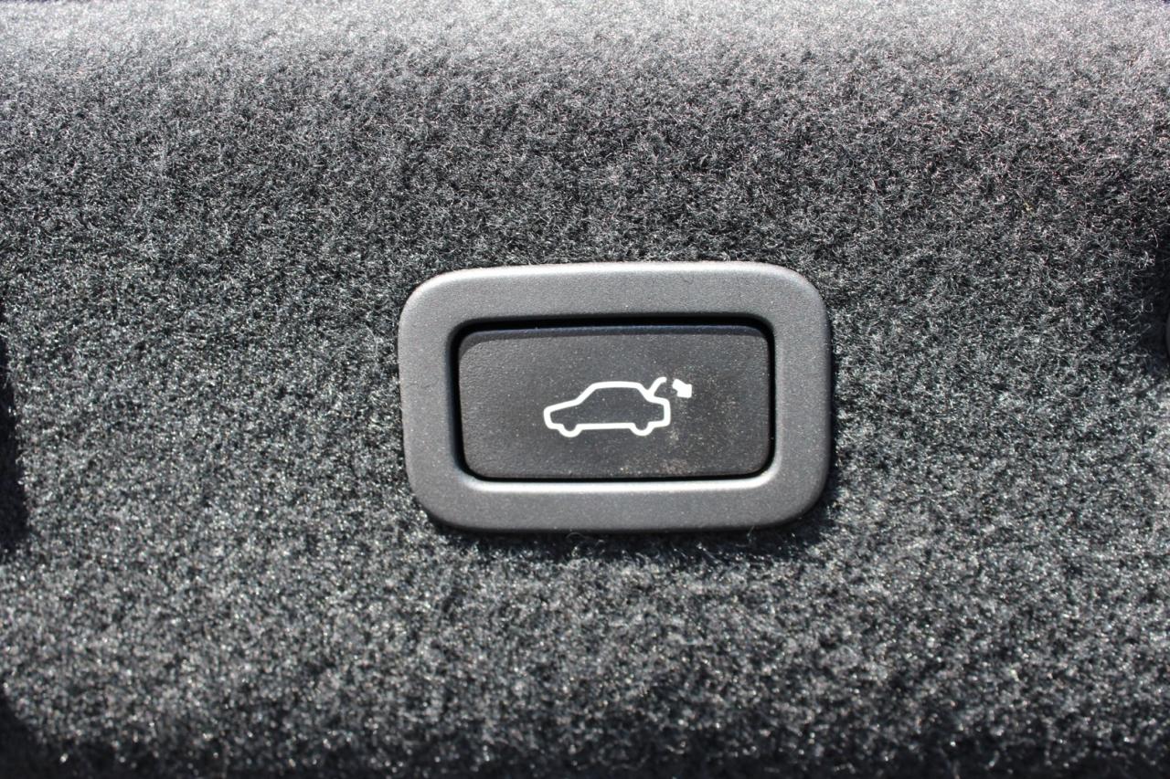 2017 Jaguar XF S AWD Photo