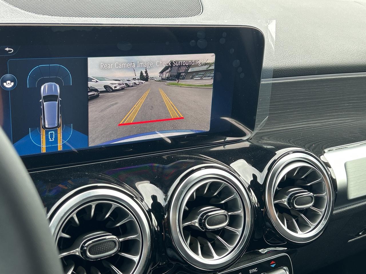 2025 Mercedes-Benz GLB 250 4MATIC Photo