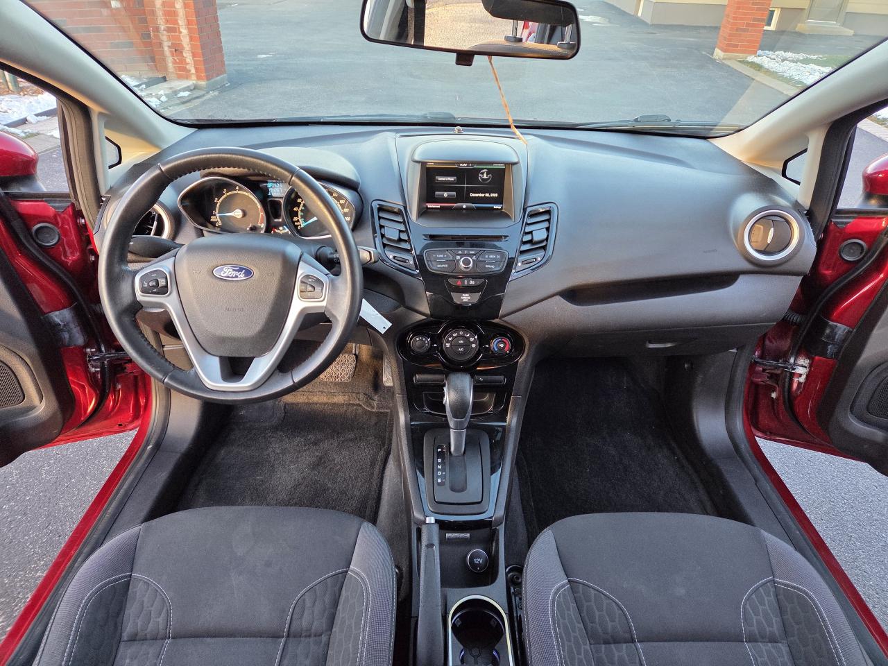 2014 Ford Fiesta 4dr Sdn SE, Auto, 1Owner, Drives Great, Must See! Photo