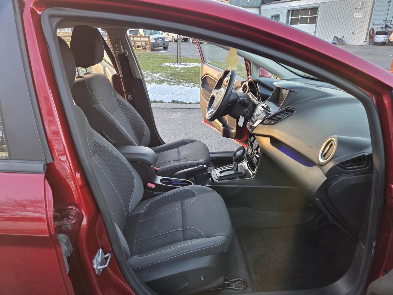 2014 Ford Fiesta 4dr Sdn SE, Auto, 1Owner, Drives Great, Must See! Photo