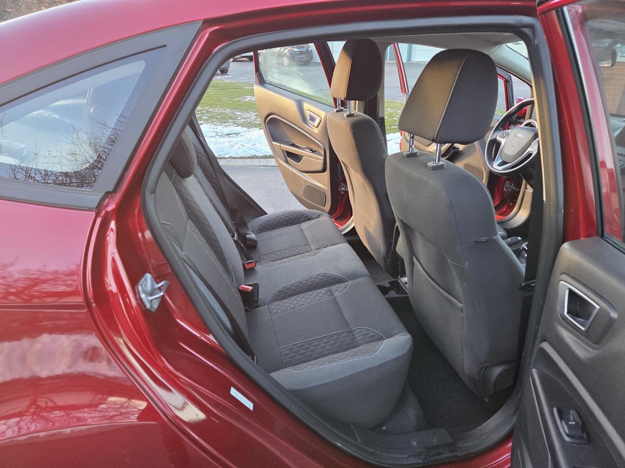 2014 Ford Fiesta 4dr Sdn SE, Auto, 1Owner, Drives Great, Must See! Photo