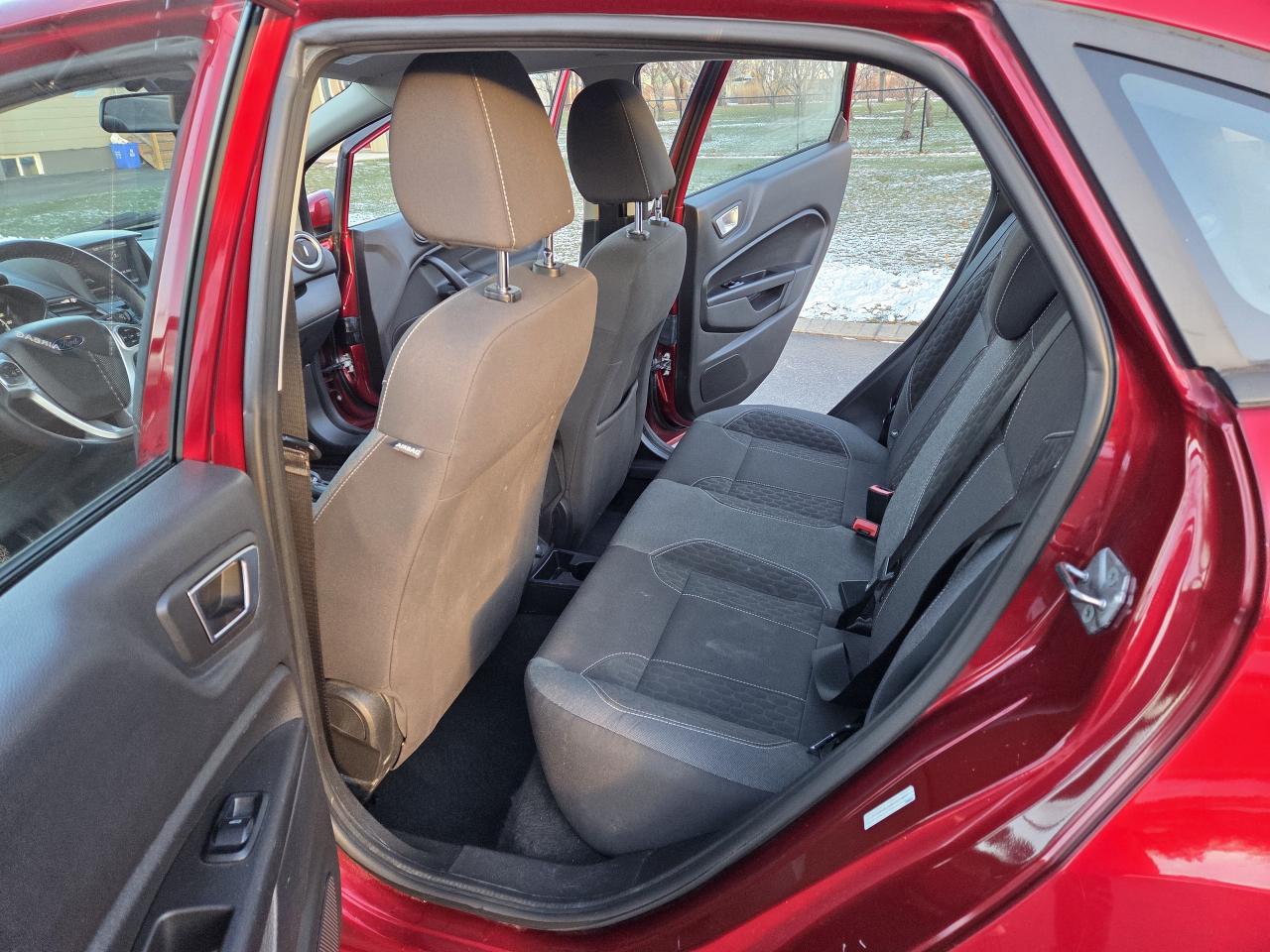 2014 Ford Fiesta 4dr Sdn SE, Auto, 1Owner, Drives Great, Must See! Photo