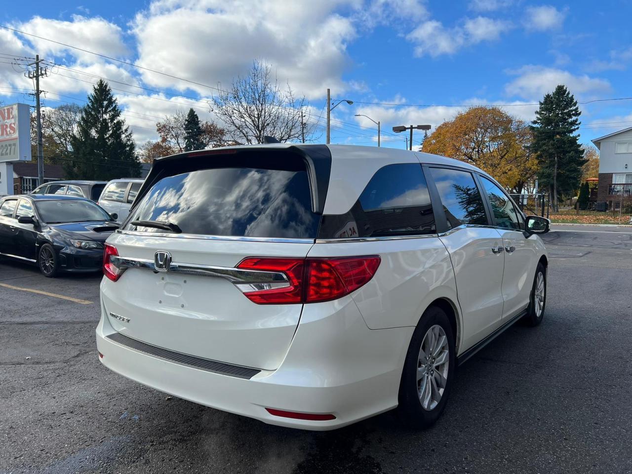 2018 Honda Odyssey LX Auto Photo4