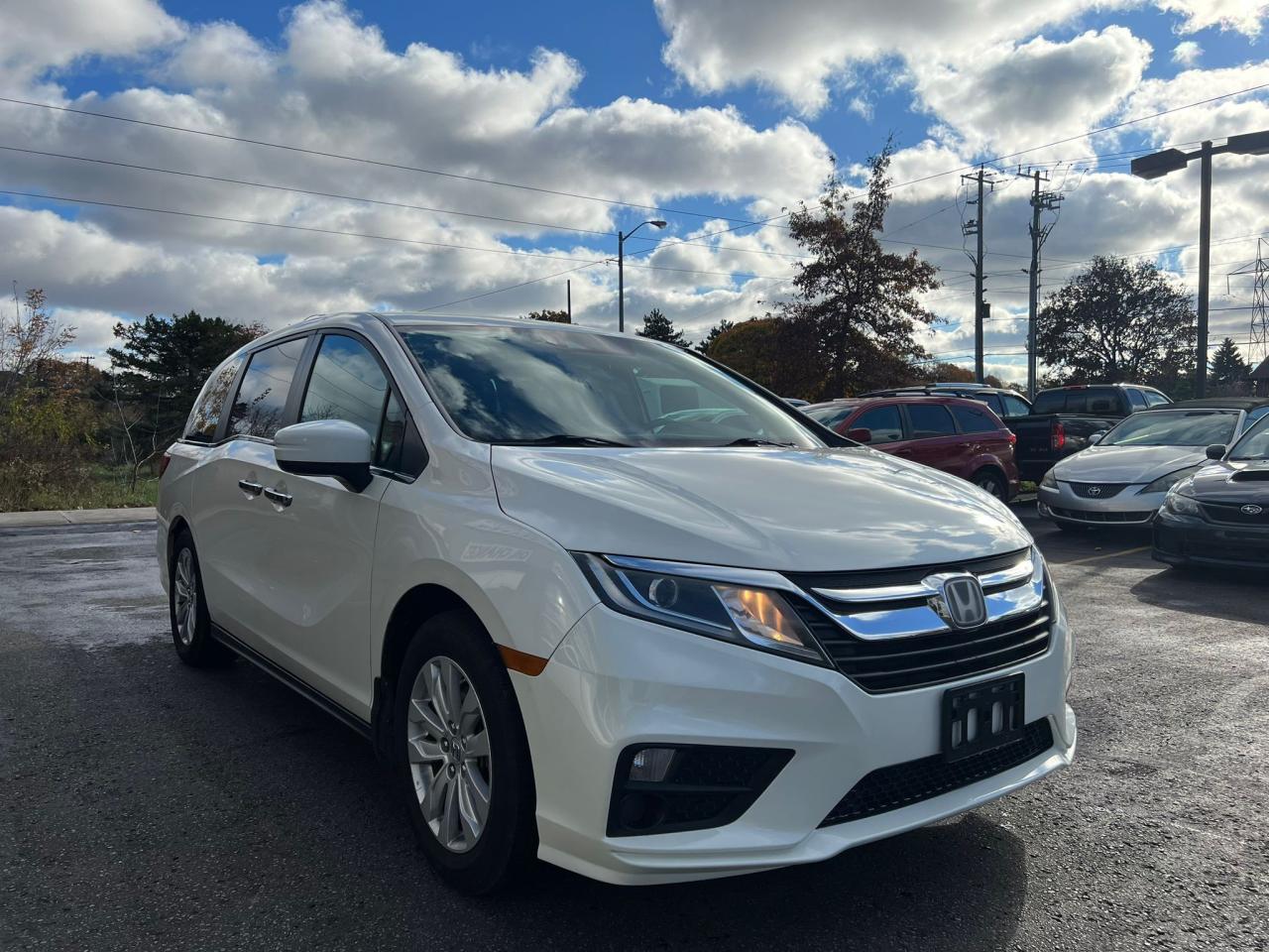 2018 Honda Odyssey LX Auto Photo2