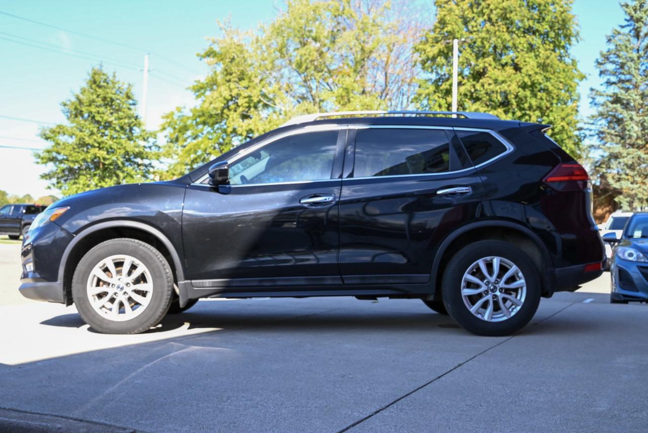 2017 Nissan Rogue SV AWD / HEATED SEATS / FULLY CERTIFIED! Photo