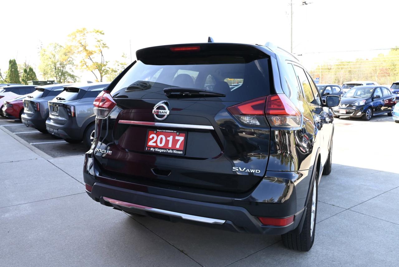2017 Nissan Rogue SV AWD / HEATED SEATS / FULLY CERTIFIED! Photo