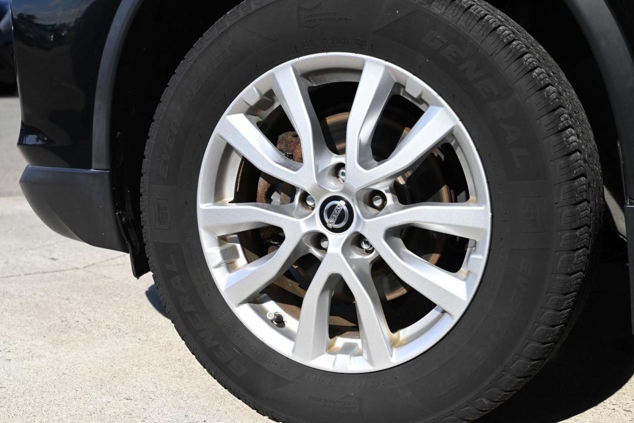 2017 Nissan Rogue SV / 7 SEATER / HEATED SEATS / CROSS RAILS Photo