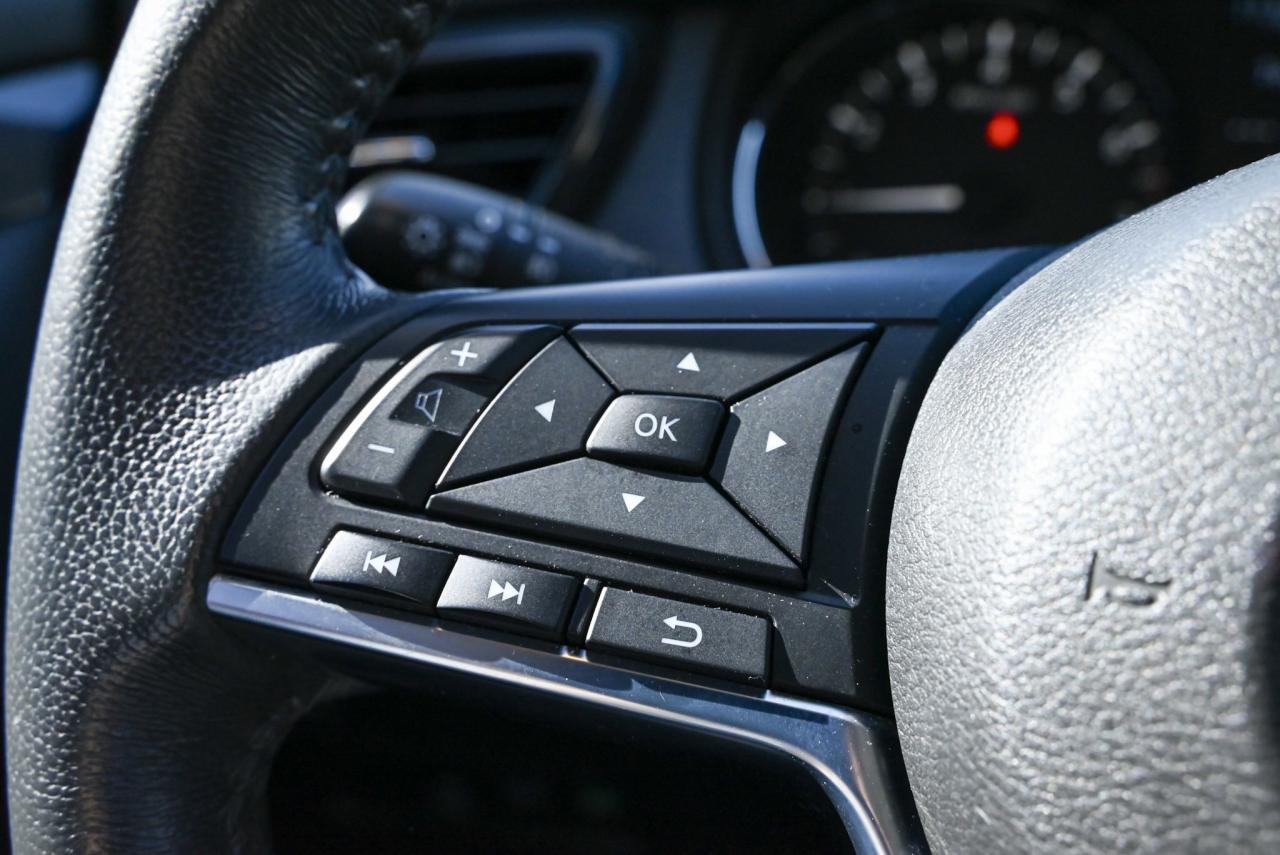 2017 Nissan Rogue SV / 7 SEATER / HEATED SEATS / CROSS RAILS Photo