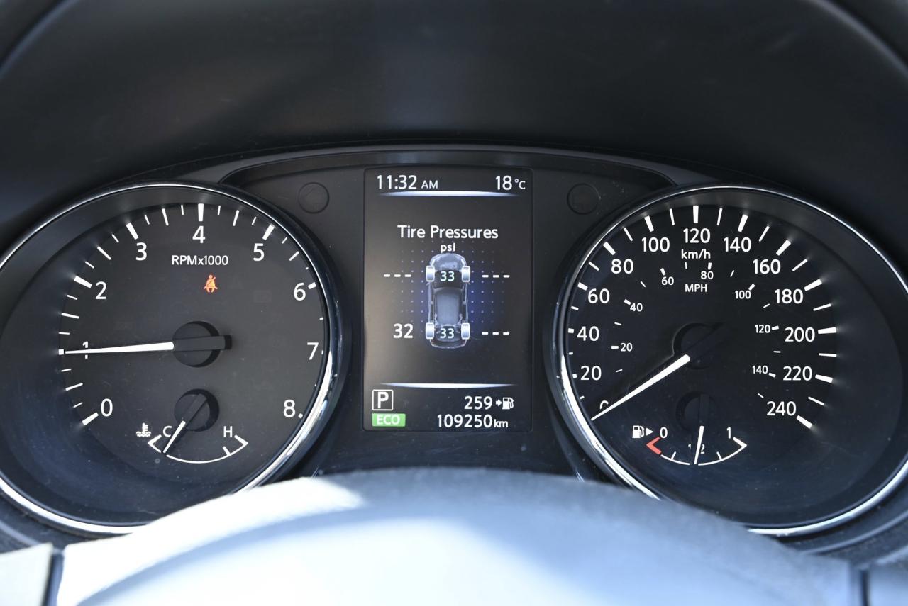 2017 Nissan Rogue SV / 7 SEATER / HEATED SEATS / CROSS RAILS Photo