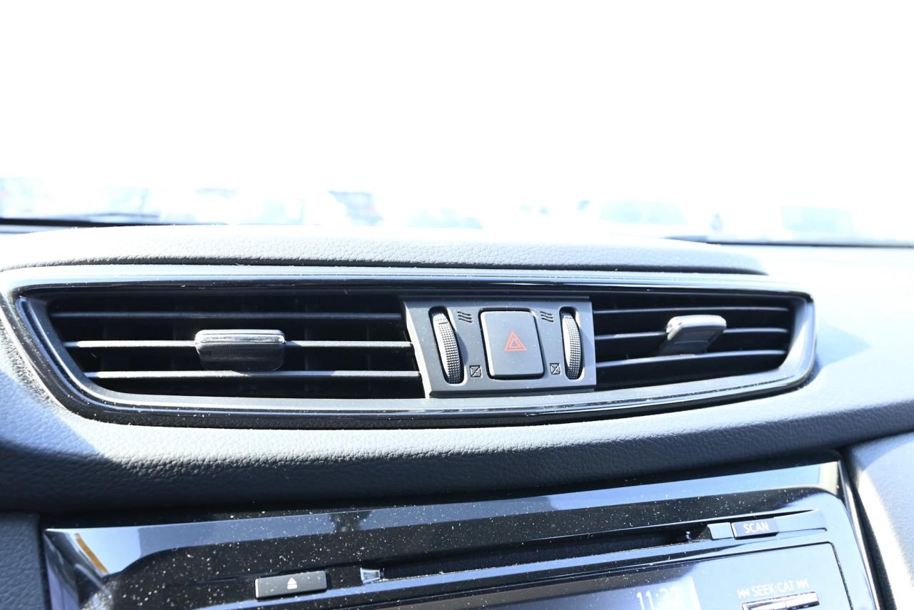 2017 Nissan Rogue SV / 7 SEATER / HEATED SEATS / CROSS RAILS Photo