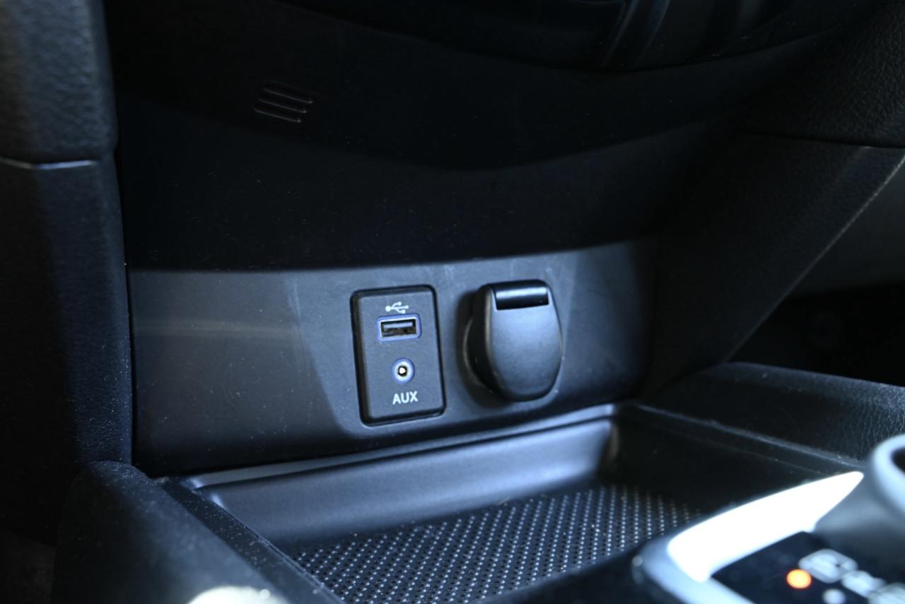 2017 Nissan Rogue SV AWD / HEATED SEATS / FULLY CERTIFIED! Photo