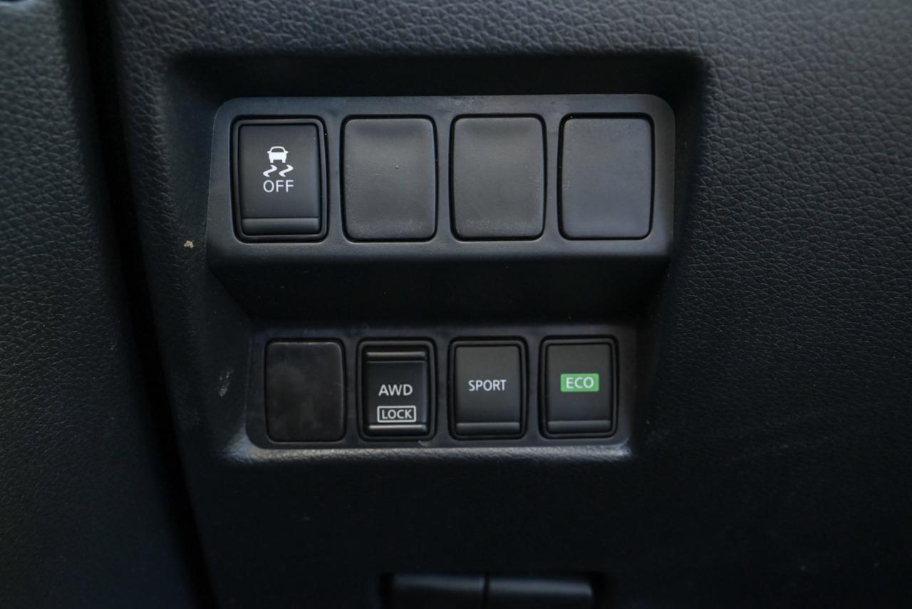 2017 Nissan Rogue SV / 7 SEATER / HEATED SEATS / CROSS RAILS Photo