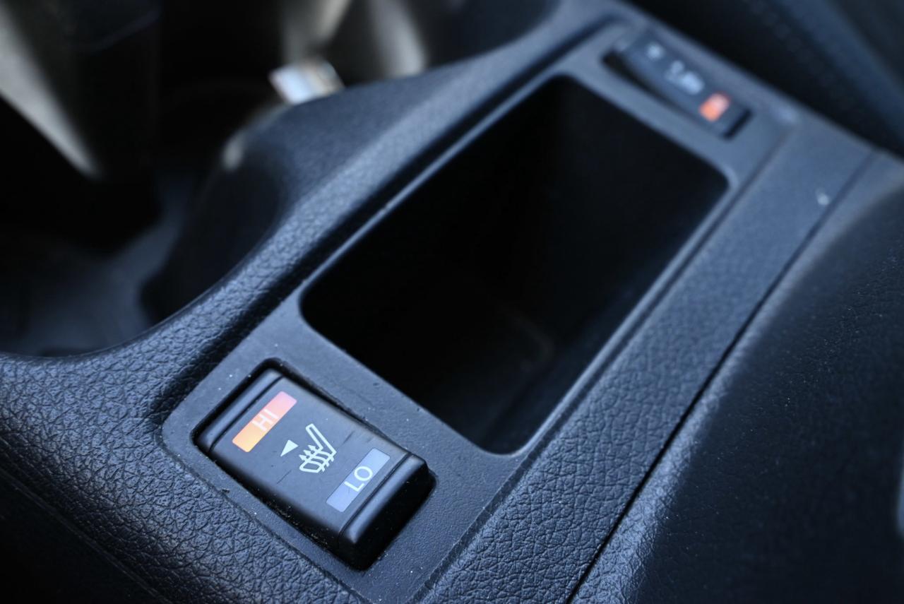 2017 Nissan Rogue SV AWD / HEATED SEATS / FULLY CERTIFIED! Photo