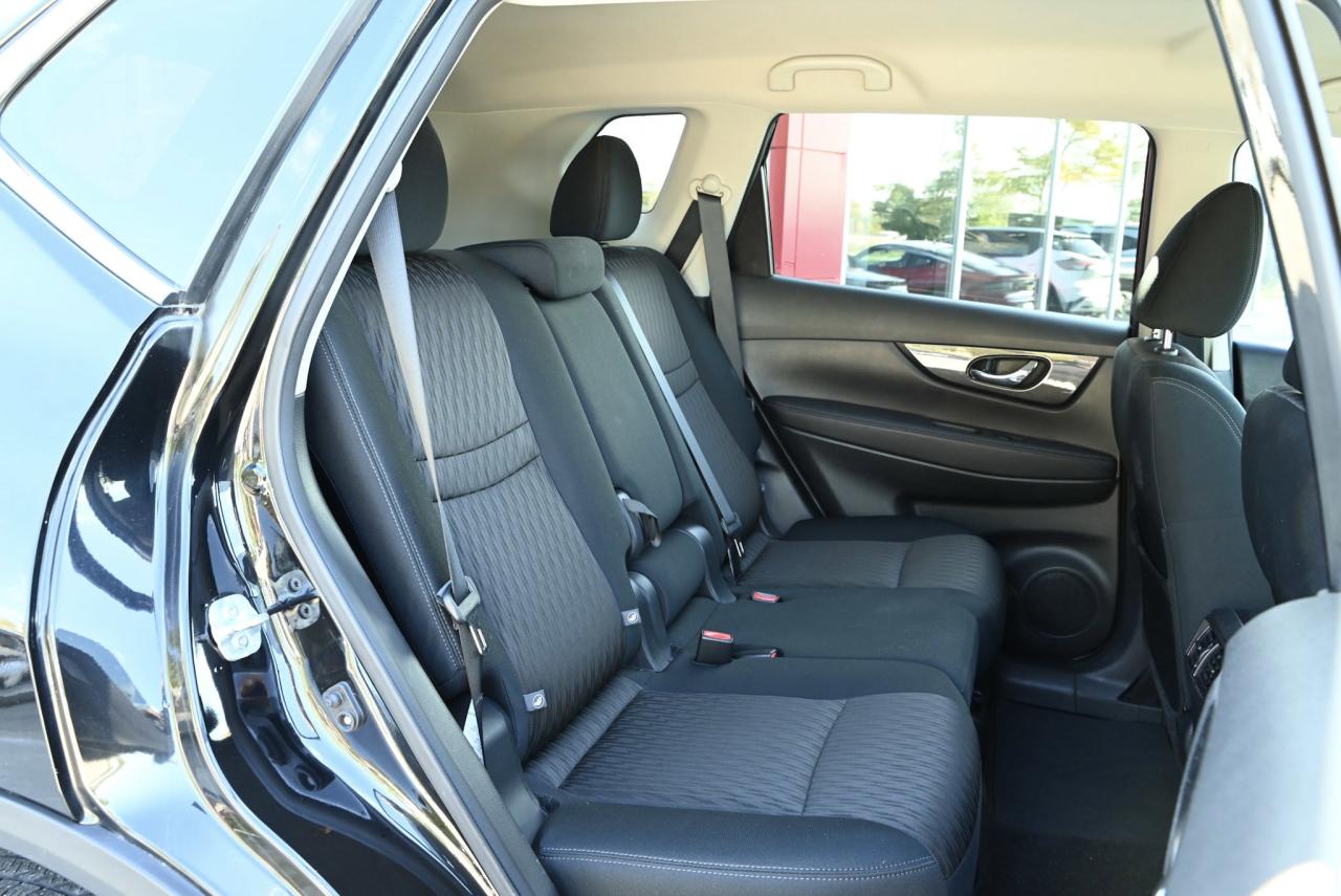 2017 Nissan Rogue SV / 7 SEATER / HEATED SEATS / CROSS RAILS Photo
