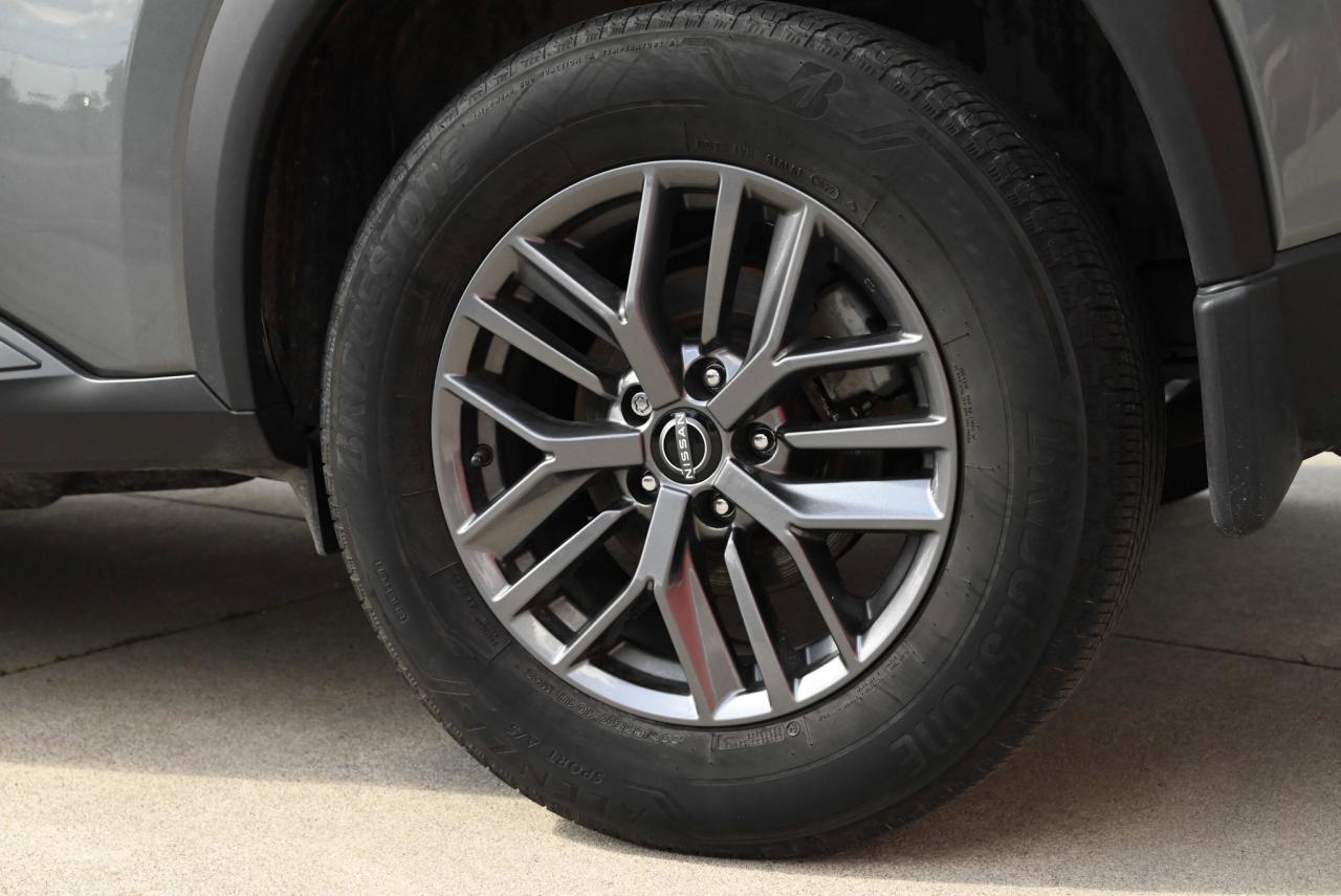 2023 Nissan Rogue S / HEATED SEATS / BLUETOOTH / AWD Photo4