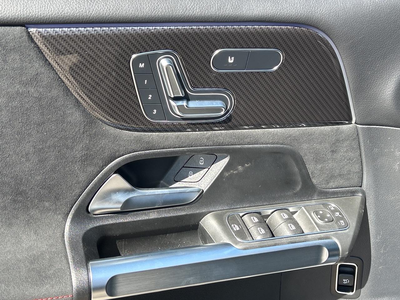 2025 Mercedes-Benz GLB 250 4MATIC Photo