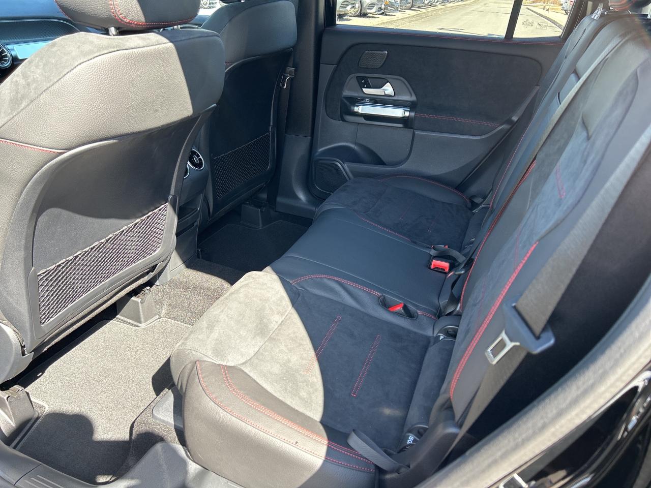 2025 Mercedes-Benz GLB 250 4MATIC Photo