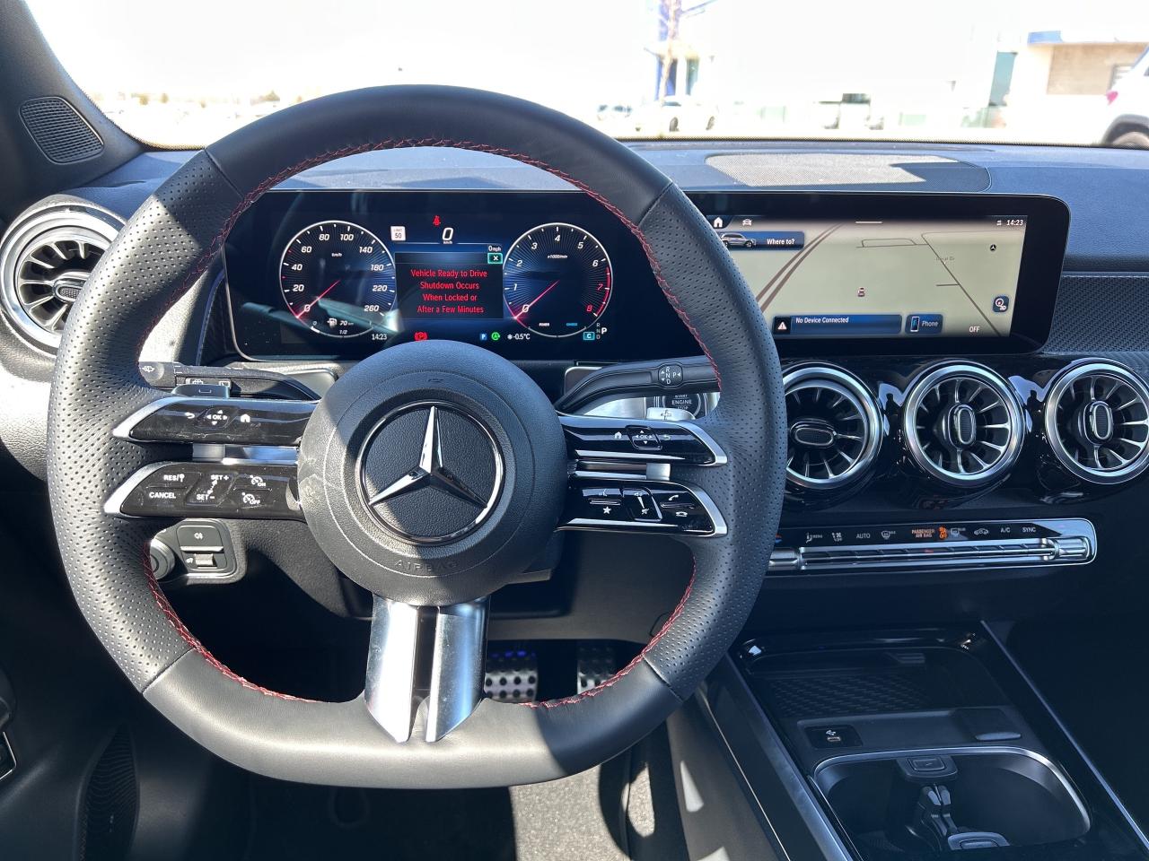 2025 Mercedes-Benz GLB 250 4MATIC Photo