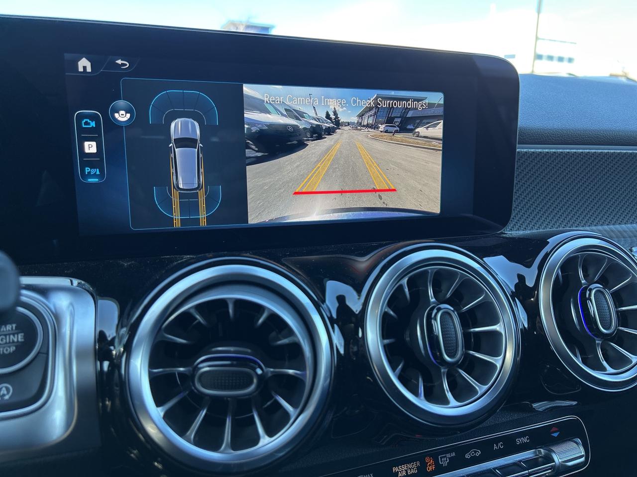 2025 Mercedes-Benz GLB 250 4MATIC Photo