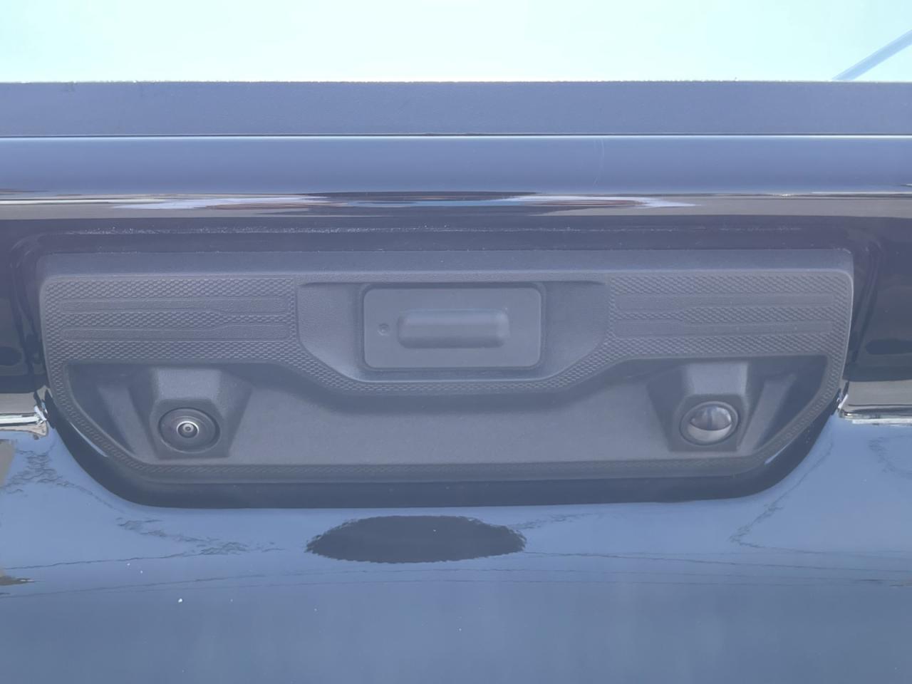 2024 Chevrolet Silverado 1500 High Country DURAMAX 3.0L TURBO-DIESEL CrewCab Ful Photo