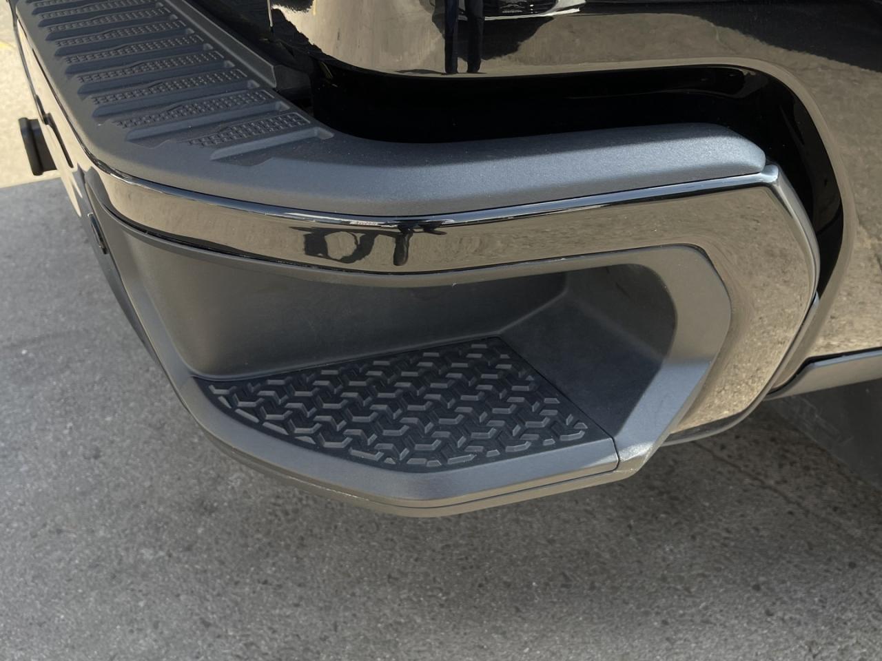 2024 Chevrolet Silverado 1500 High Country DURAMAX 3.0L TURBO-DIESEL CrewCab Ful Photo