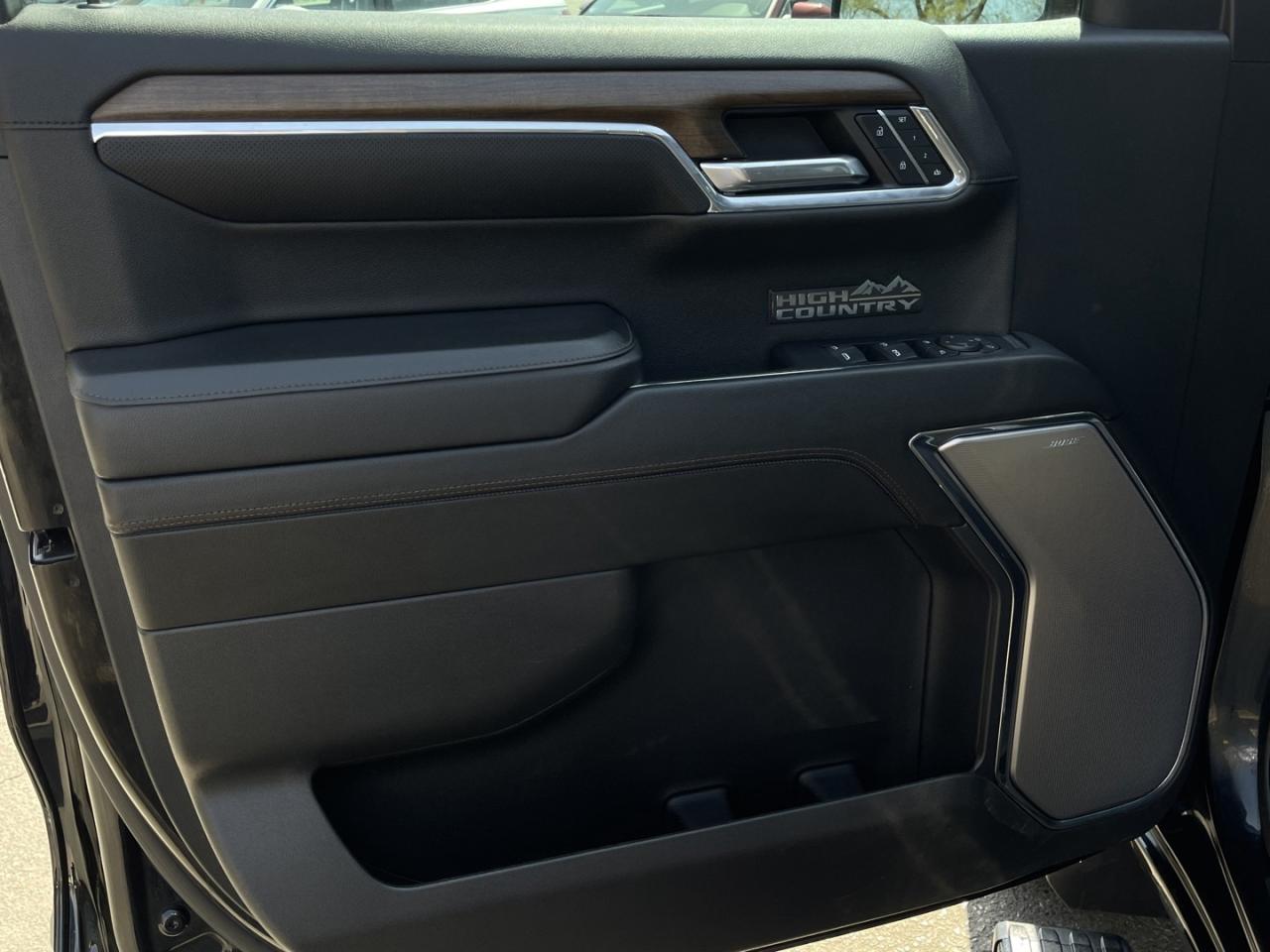 2024 Chevrolet Silverado 1500 High Country DURAMAX 3.0L TURBO-DIESEL CrewCab Ful Photo