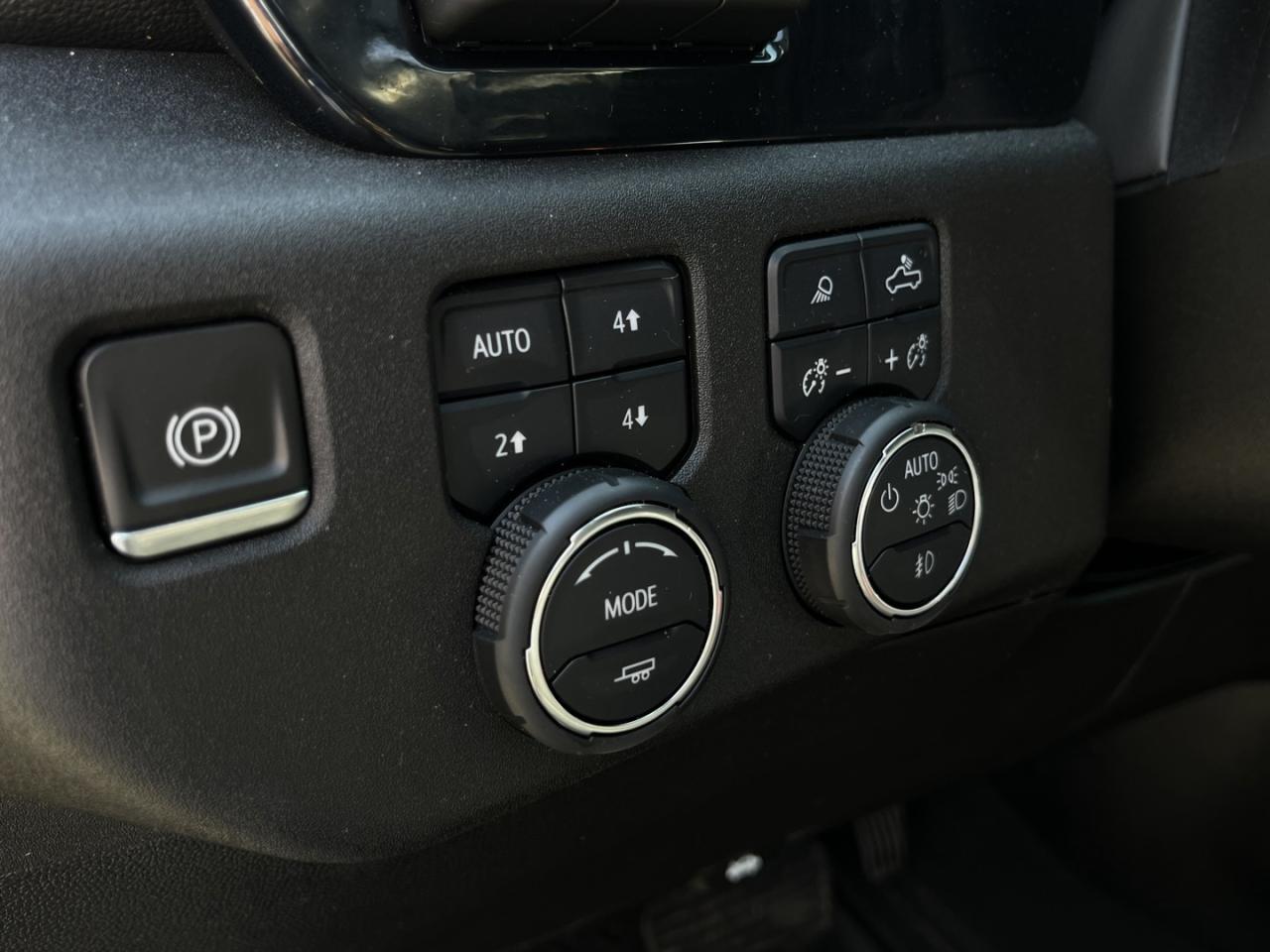 2024 Chevrolet Silverado 1500 High Country DURAMAX 3.0L TURBO-DIESEL CrewCab Ful Photo