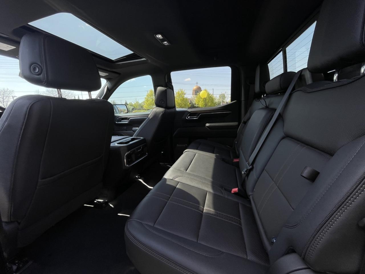 2024 Chevrolet Silverado 1500 High Country DURAMAX 3.0L TURBO-DIESEL CrewCab Ful Photo