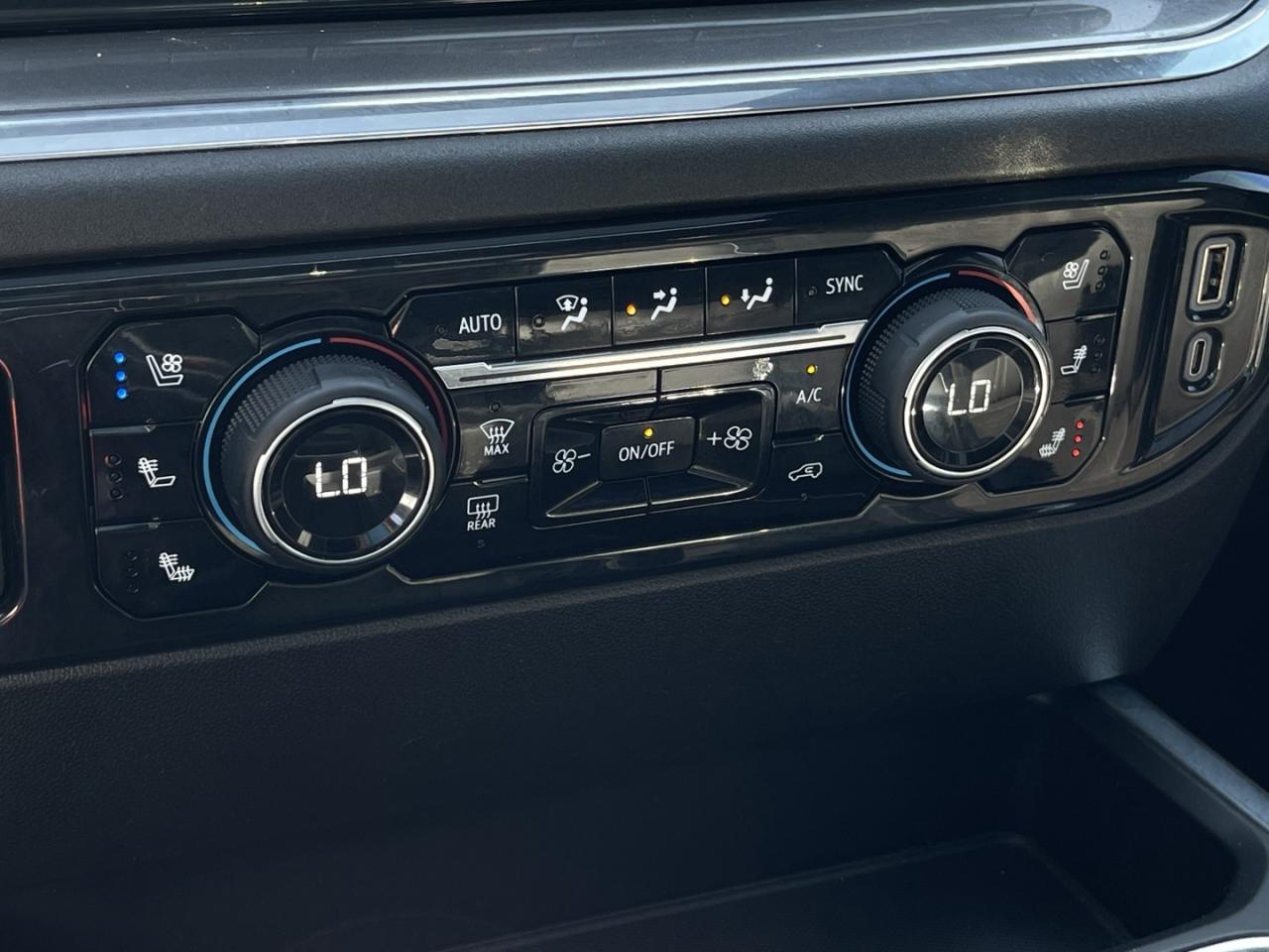 2024 Chevrolet Silverado 1500 High Country DURAMAX 3.0L TURBO-DIESEL CrewCab Ful Photo