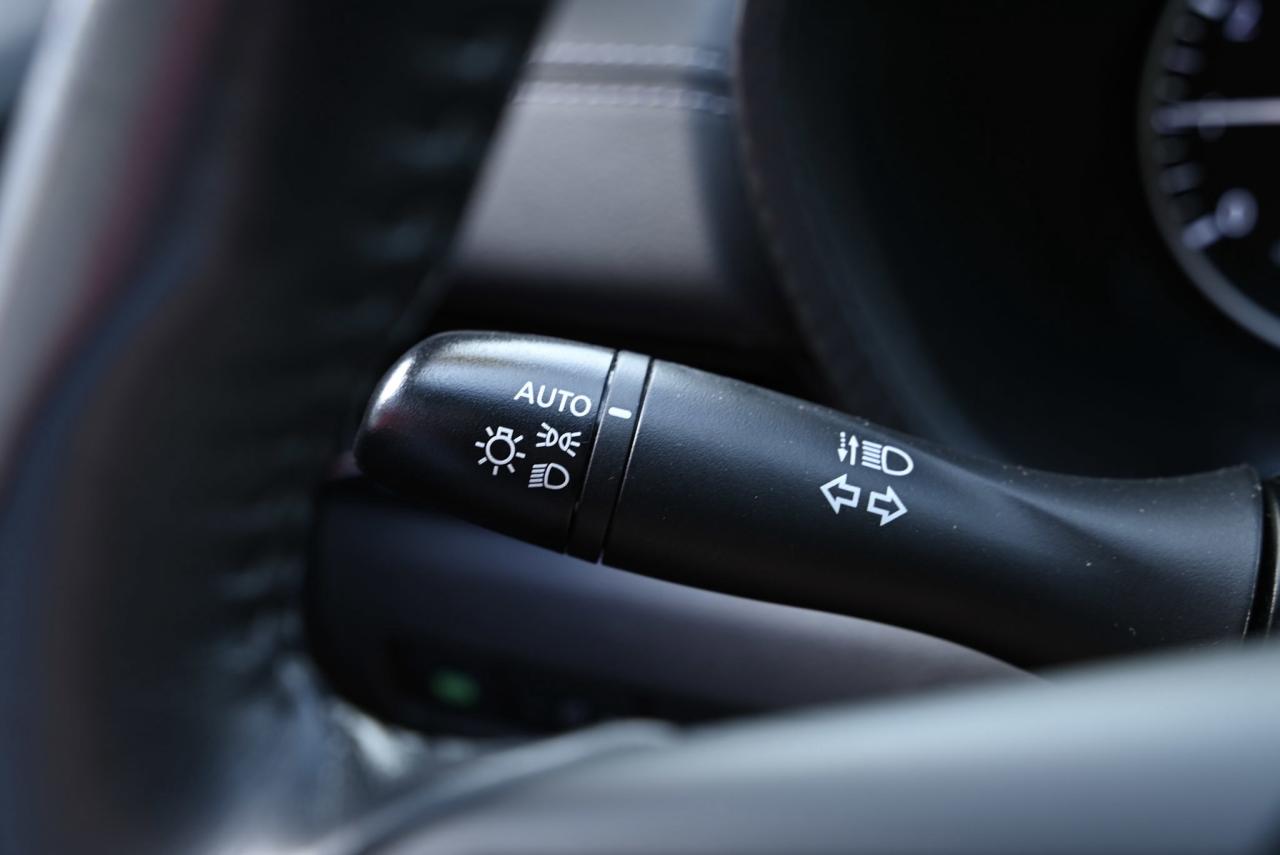 2022 Nissan Sentra SV / KEYLESS ENTRY / HEATED SEATS / VOICE COMMANDS Photo