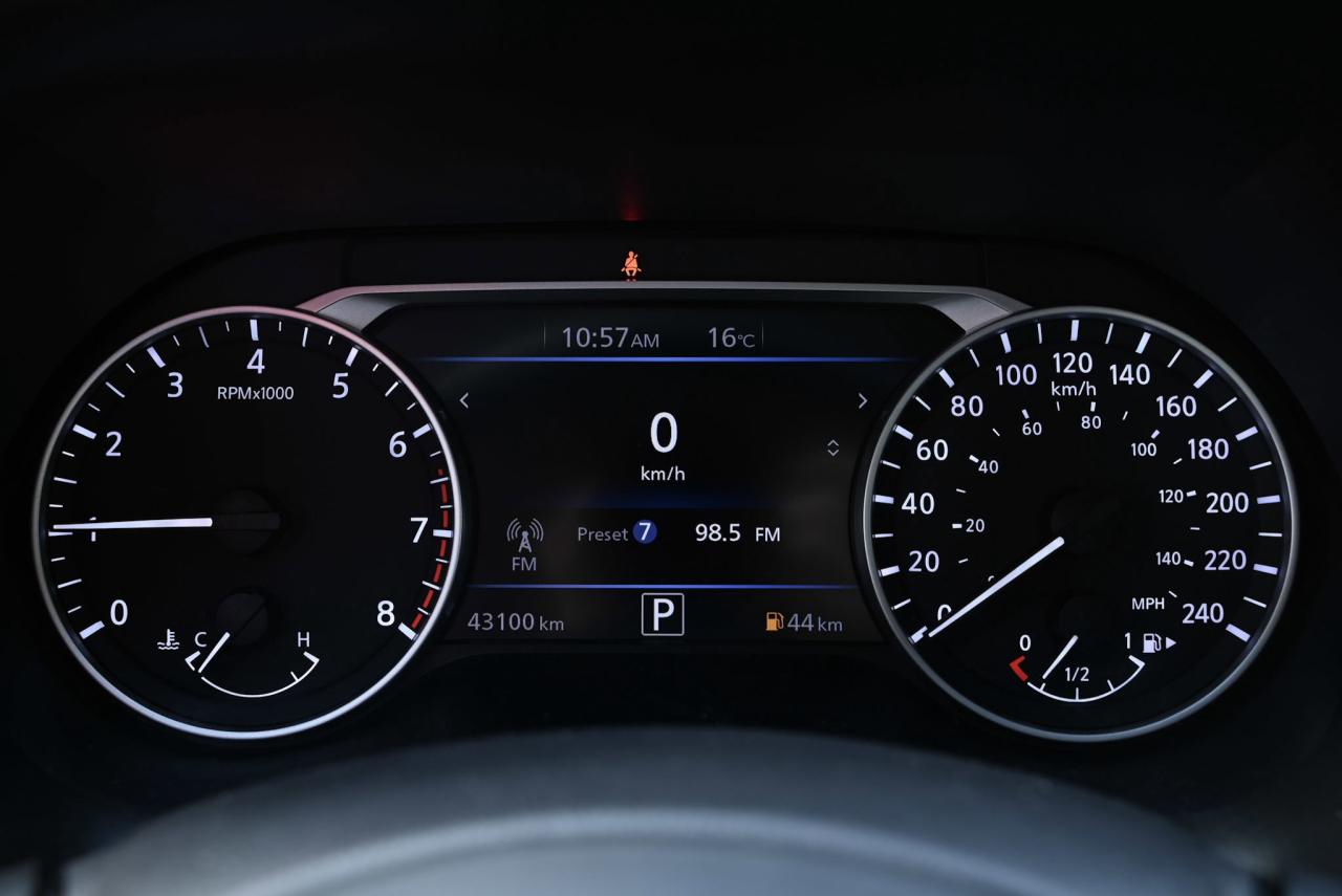 2022 Nissan Sentra SV / KEYLESS ENTRY / HEATED SEATS / VOICE COMMANDS Photo