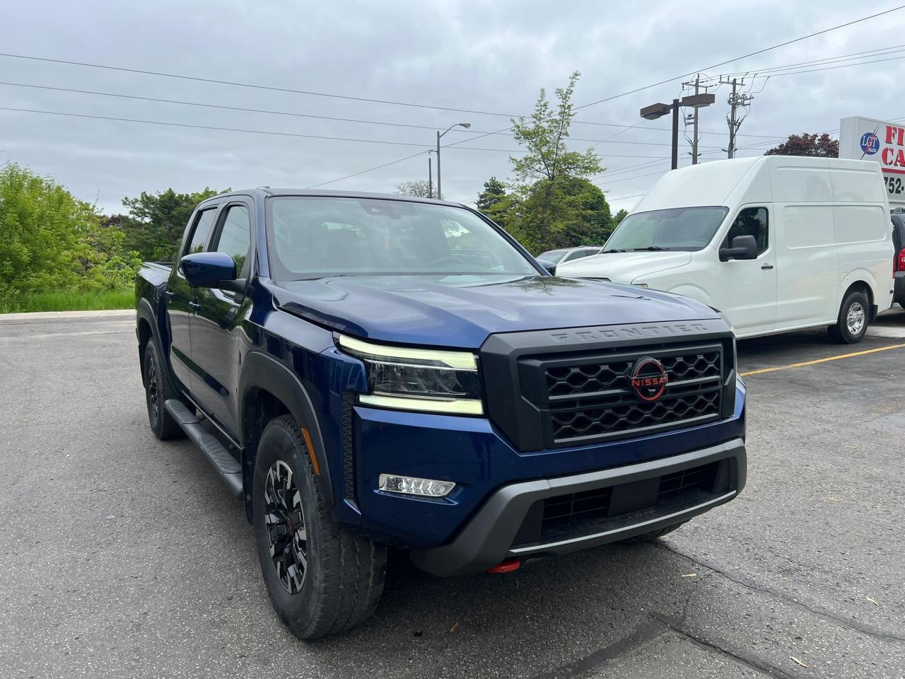 2023 Nissan Frontier Crew Cab PRO-4X Standard Bed 4x4 Photo2