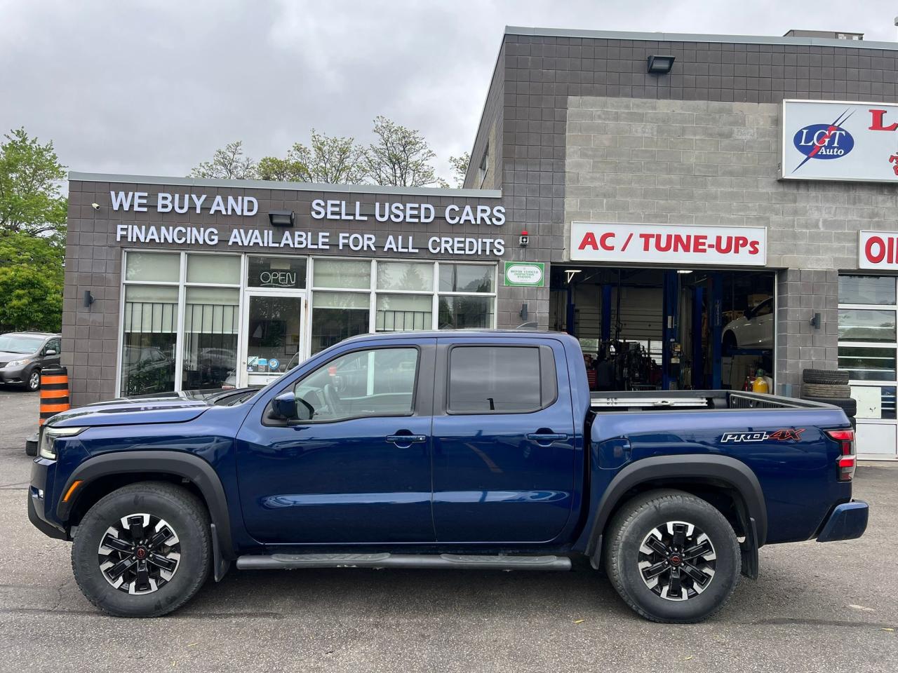 2023 Nissan Frontier Crew Cab PRO-4X Standard Bed 4x4 Photo