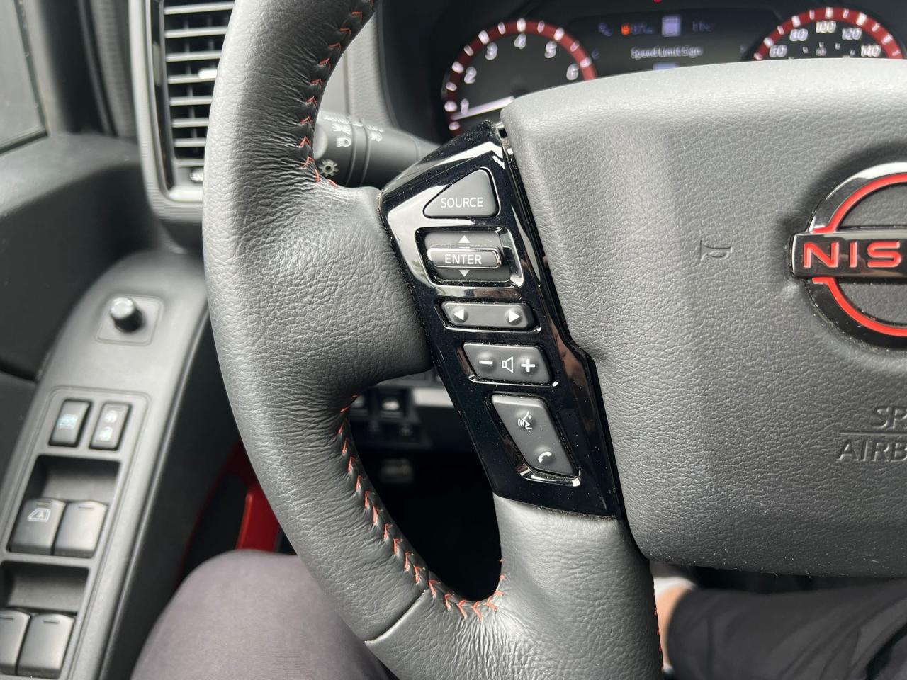 2023 Nissan Frontier Crew Cab PRO-4X Standard Bed 4x4 Photo