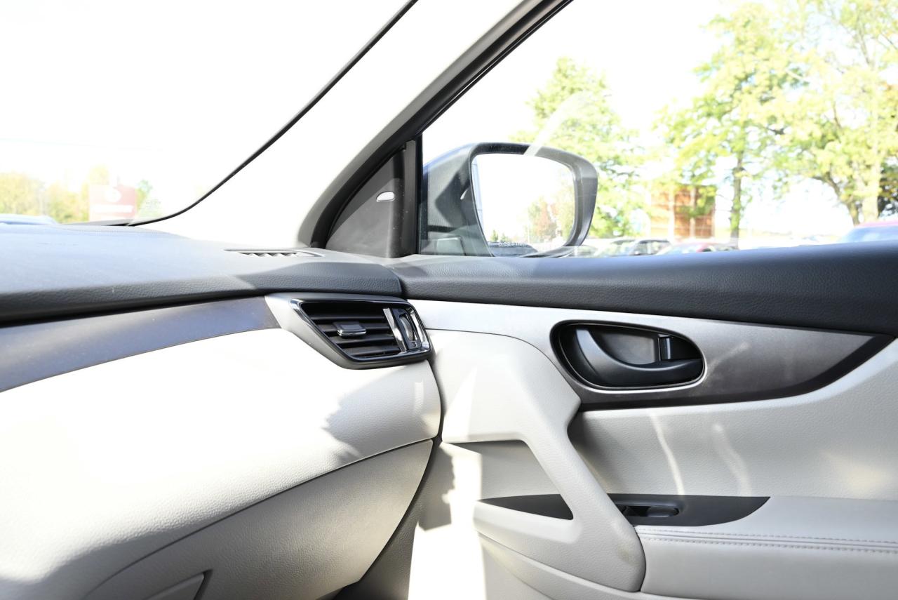 2023 Nissan Qashqai AWD / HEATED SEATS / BACK UP CAMERA / BLUETOOTH Photo