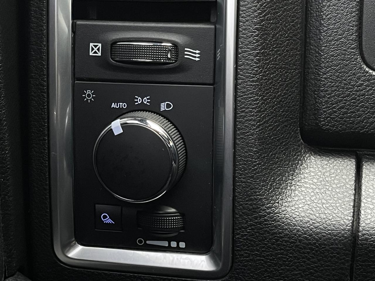 2021 RAM 1500 Classic Warlock Crew Cab   5.7 Hemi   4x4   Navi   Htd Ste Photo