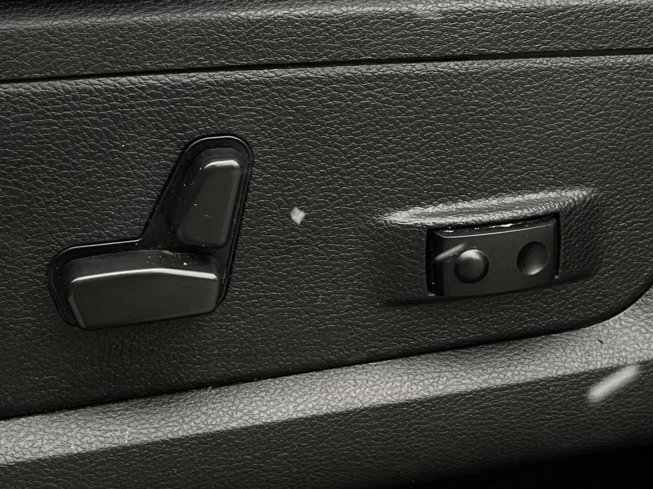 2021 RAM 1500 Classic Warlock Crew Cab   5.7 Hemi   4x4   Navi   Htd Ste Photo