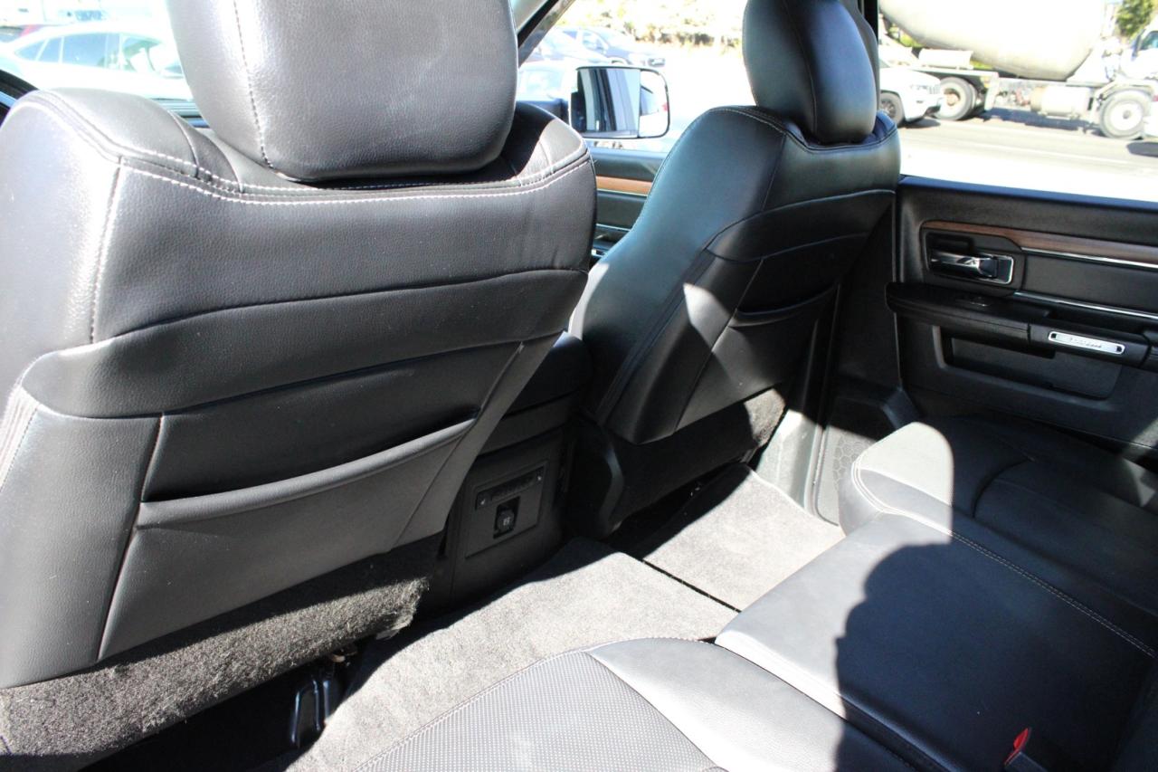 2018 RAM 1500 Laramie Crew Cab 4WD 5.7L HEMI SAFETY CERTIFIED Photo